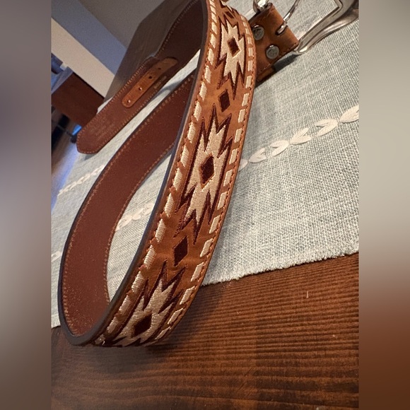Ariat Men's Genuine Brown Leather Embroidered Aztec Western Buck Lace Belt 32 - Picture 2 of 7